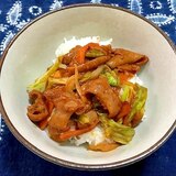 牛ホルモン野菜炒め丼